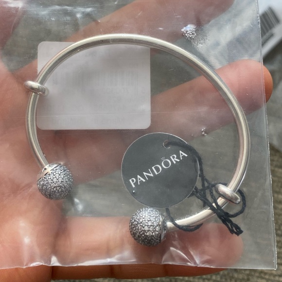 NWT Pandora Charm Carrier Moments Silver
Pave Bangle Bracelet w/ 2 Stoppers Sz 1 - Picture 5 of 13